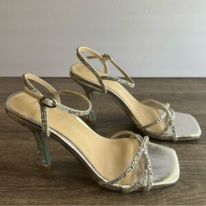 Betsy Johnson Strappy Heels Women’s Size 6 silver Rhinestones Blue Bottoms NEW